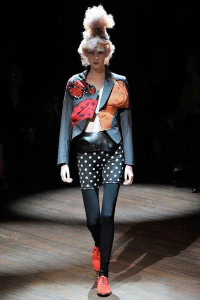Look 7